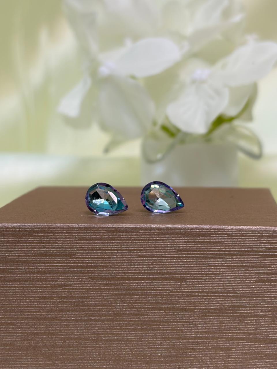 Classic Teardrop Solitaire Studs