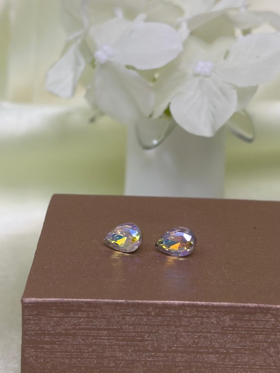 Classic Teardrop Solitaire Studs