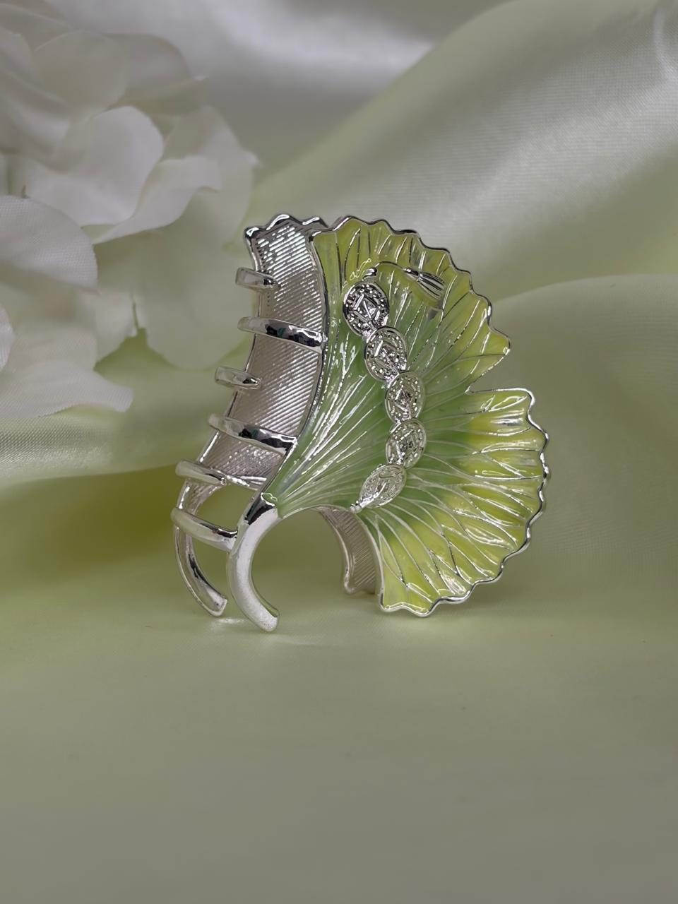 Elegant Metal Leaf Hair Clutcher