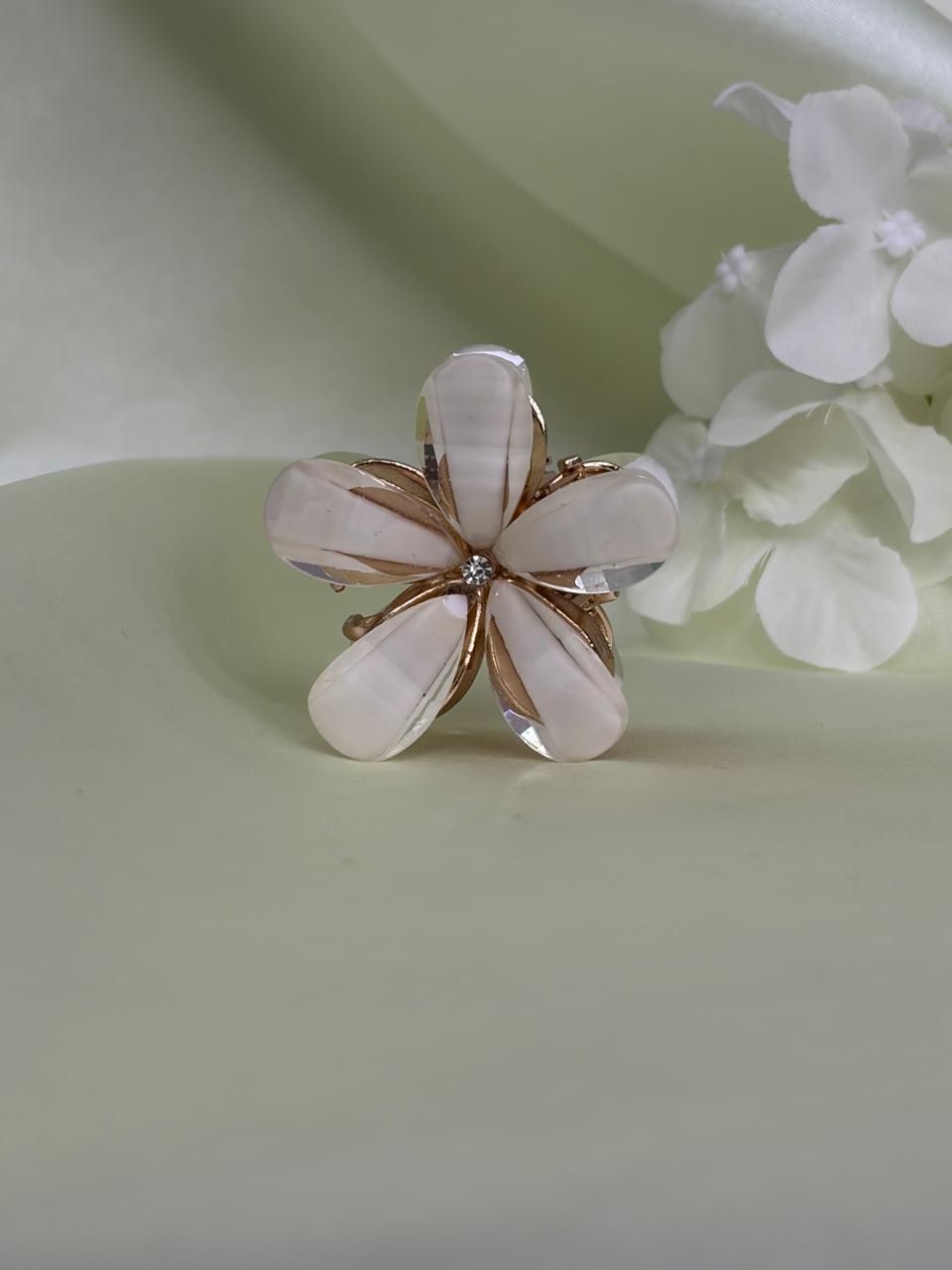 Premium Pearl Flower Claw Clip
