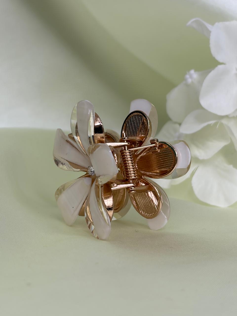 Premium Pearl Flower Claw Clip