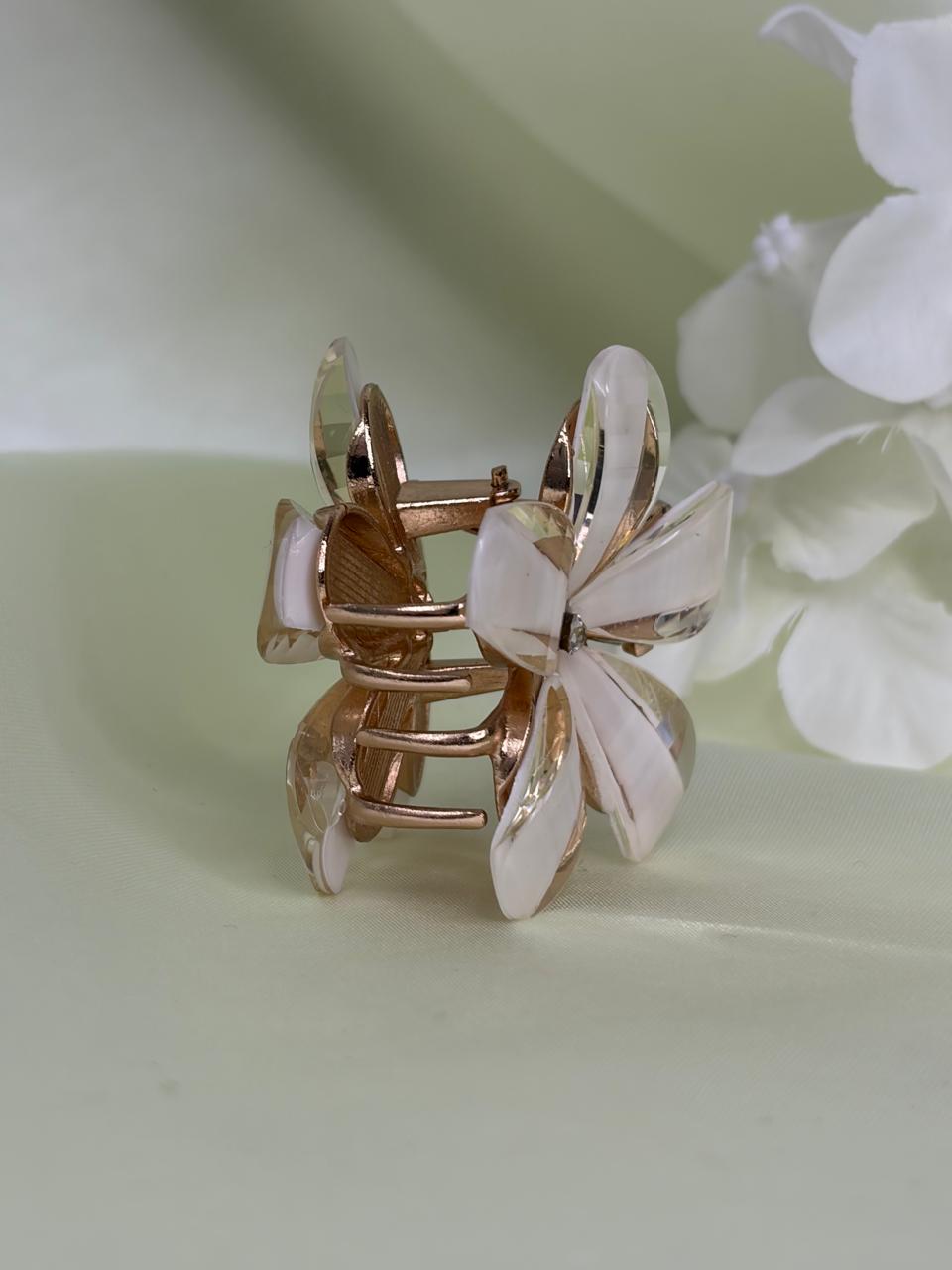 Premium Pearl Flower Claw Clip