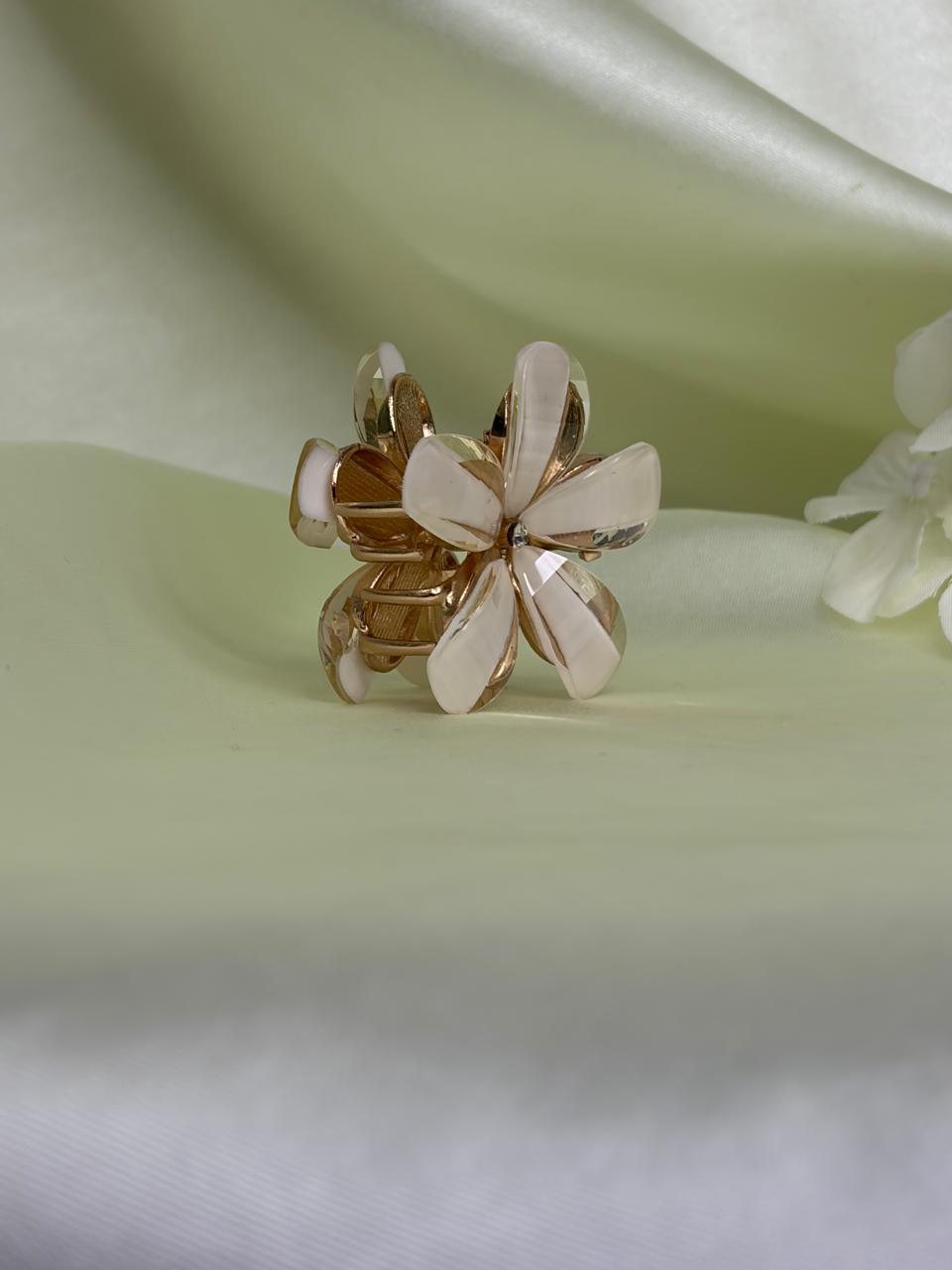 Premium Pearl Flower Claw Clip