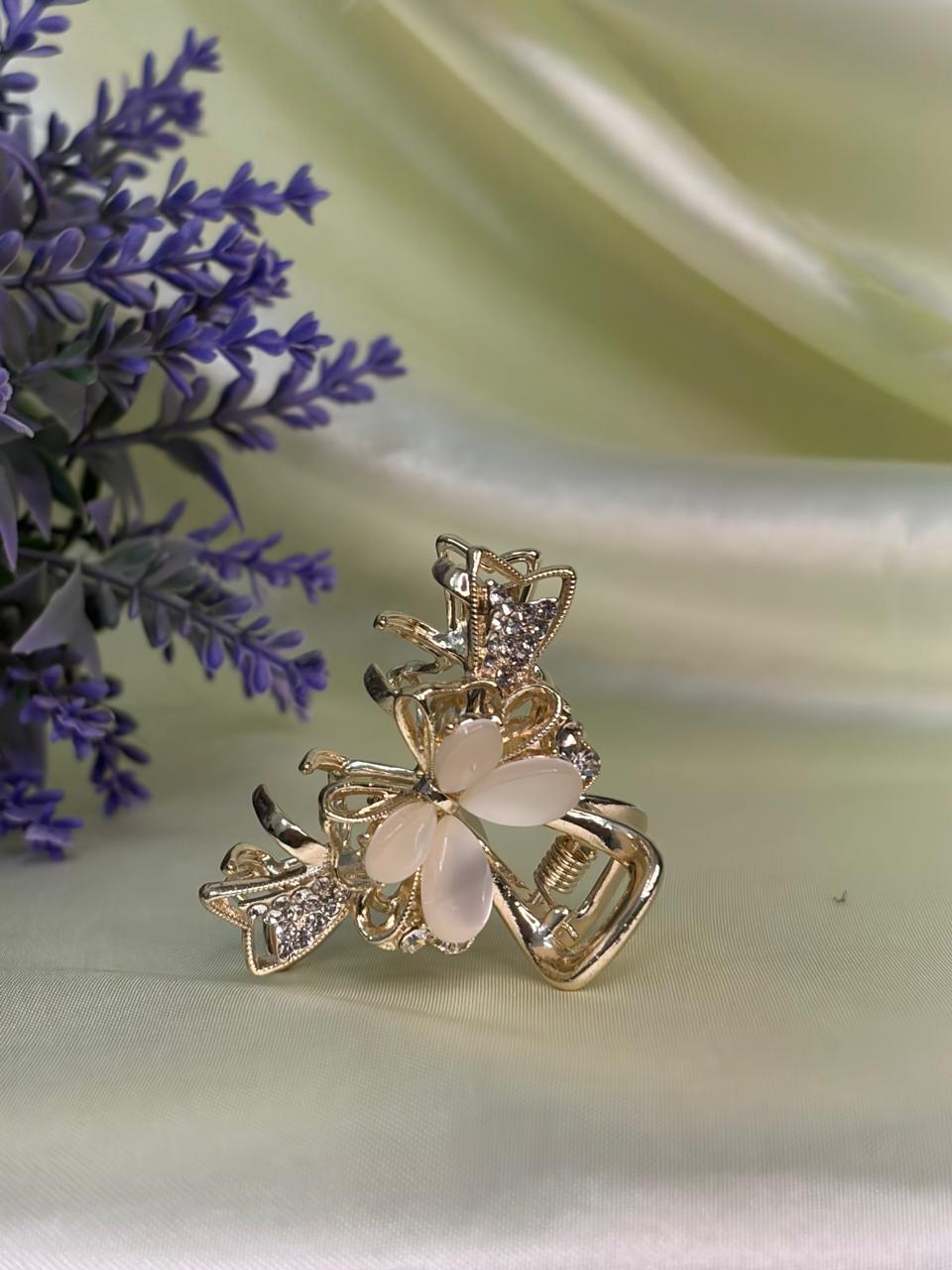 Pearl Petal Clutcher