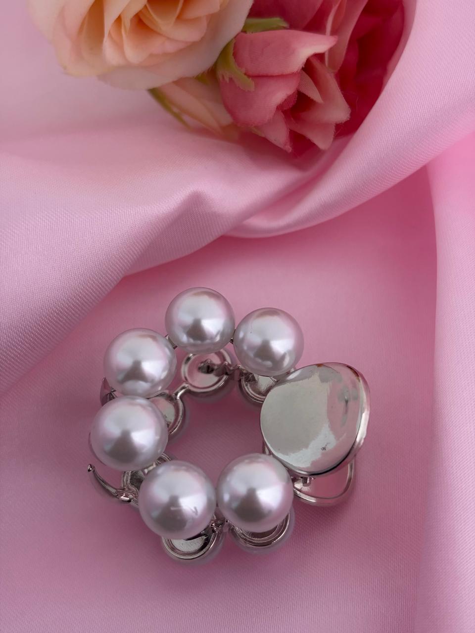 Pearl Circle Hair Claw