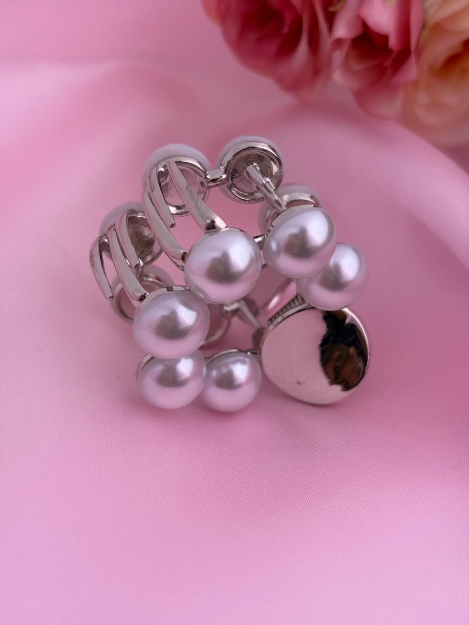 Pearl Circle Hair Claw