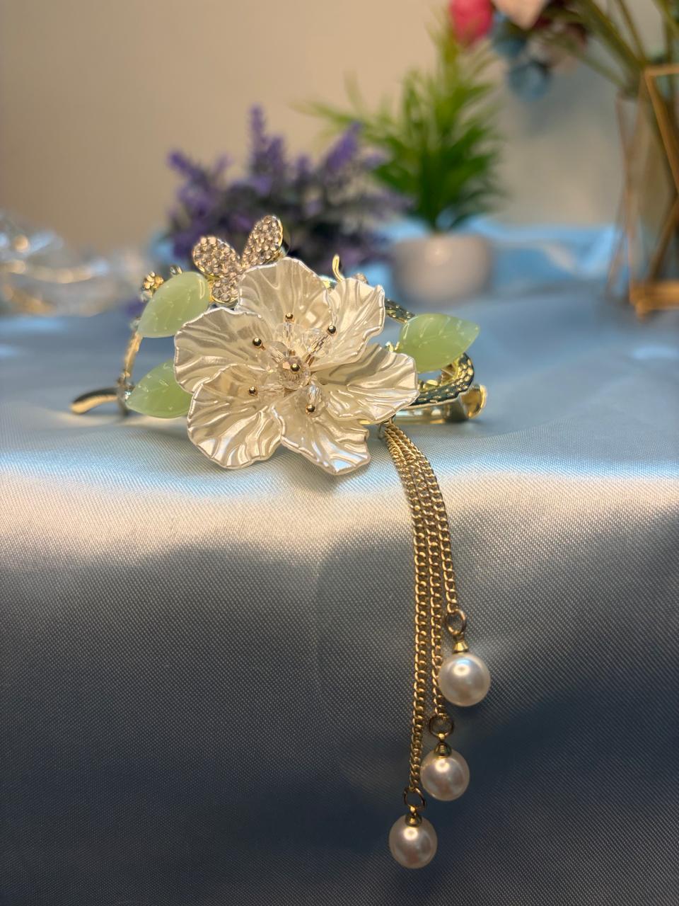 Floral pearl snap hair clip