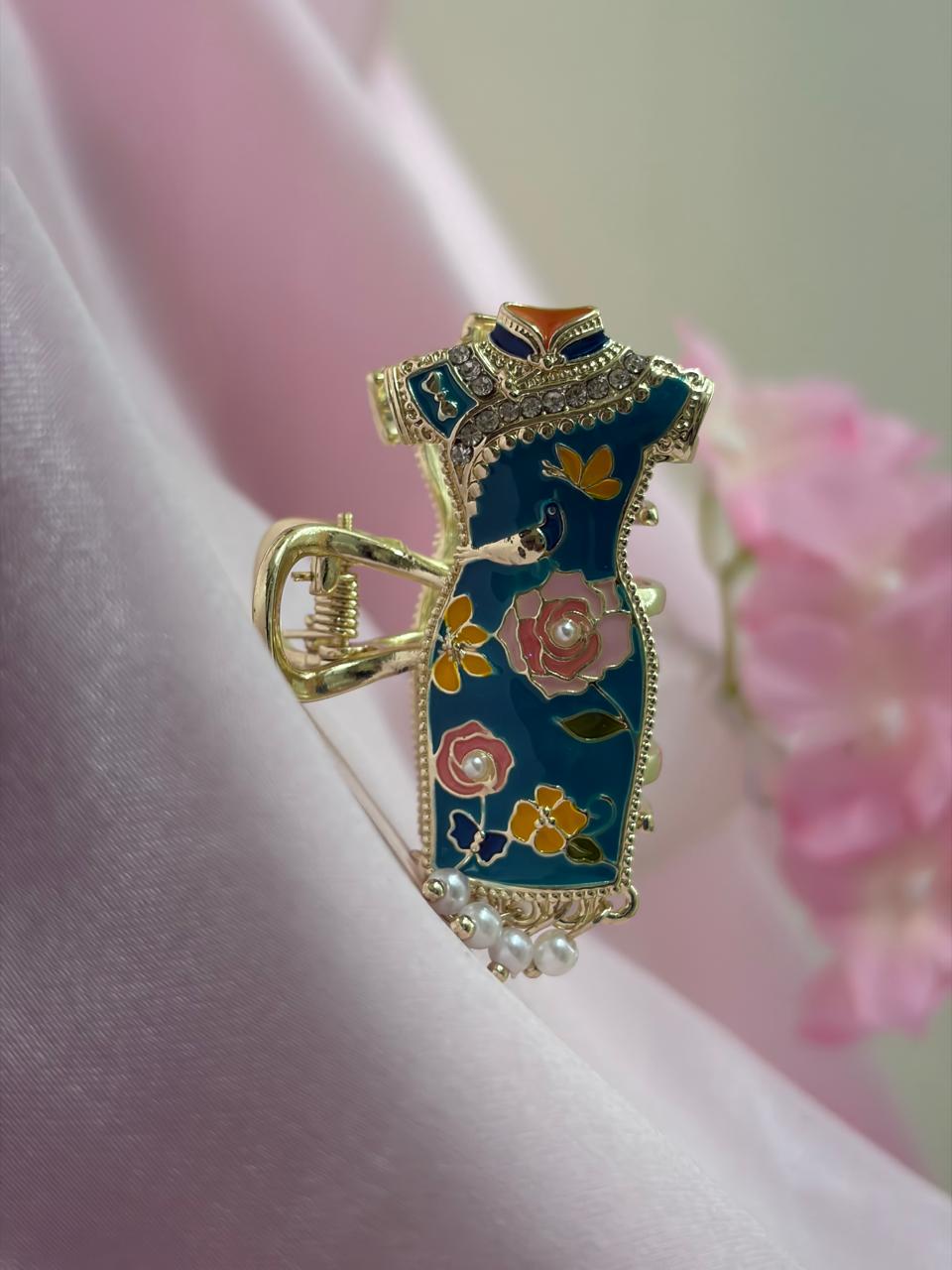 Traditional Chinese Dress Motif Hair Clip