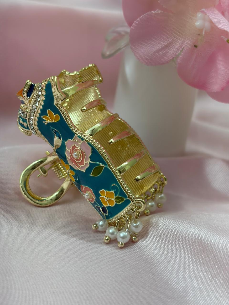 Traditional Chinese Dress Motif Hair Clip
